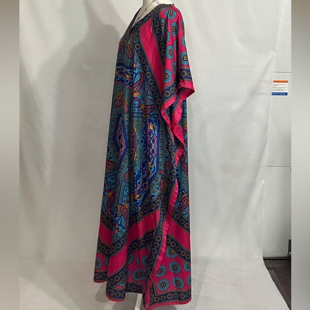 Pink and Blue Resort Wear Dress with V-Neck and Dolman Sleeves - Picture 4 of 5